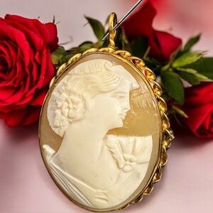 Elegant Gold and Cream Cameo Pendant/Broach